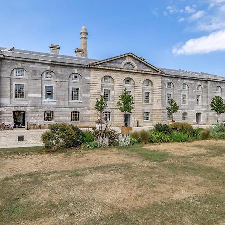 Luxury 2 Bed Apartment In Historic Royal William Yard Plymouth Esterno foto