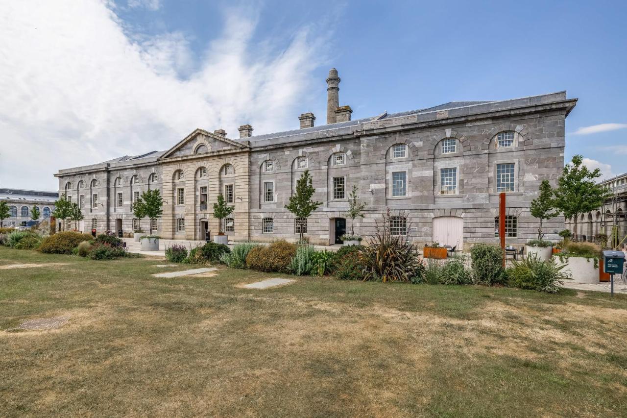 Luxury 2 Bed Apartment In Historic Royal William Yard Plymouth Esterno foto
