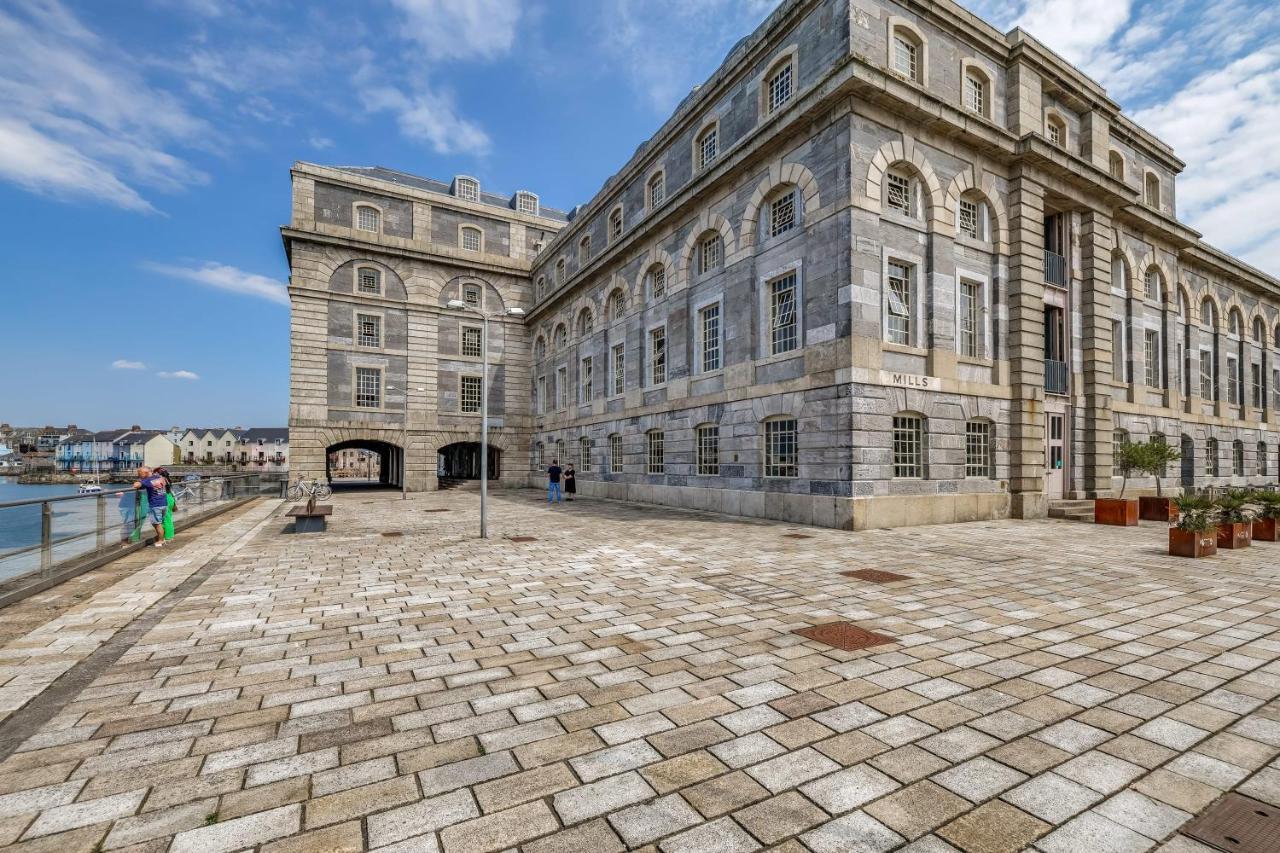 Luxury 2 Bed Apartment In Historic Royal William Yard Plymouth Esterno foto