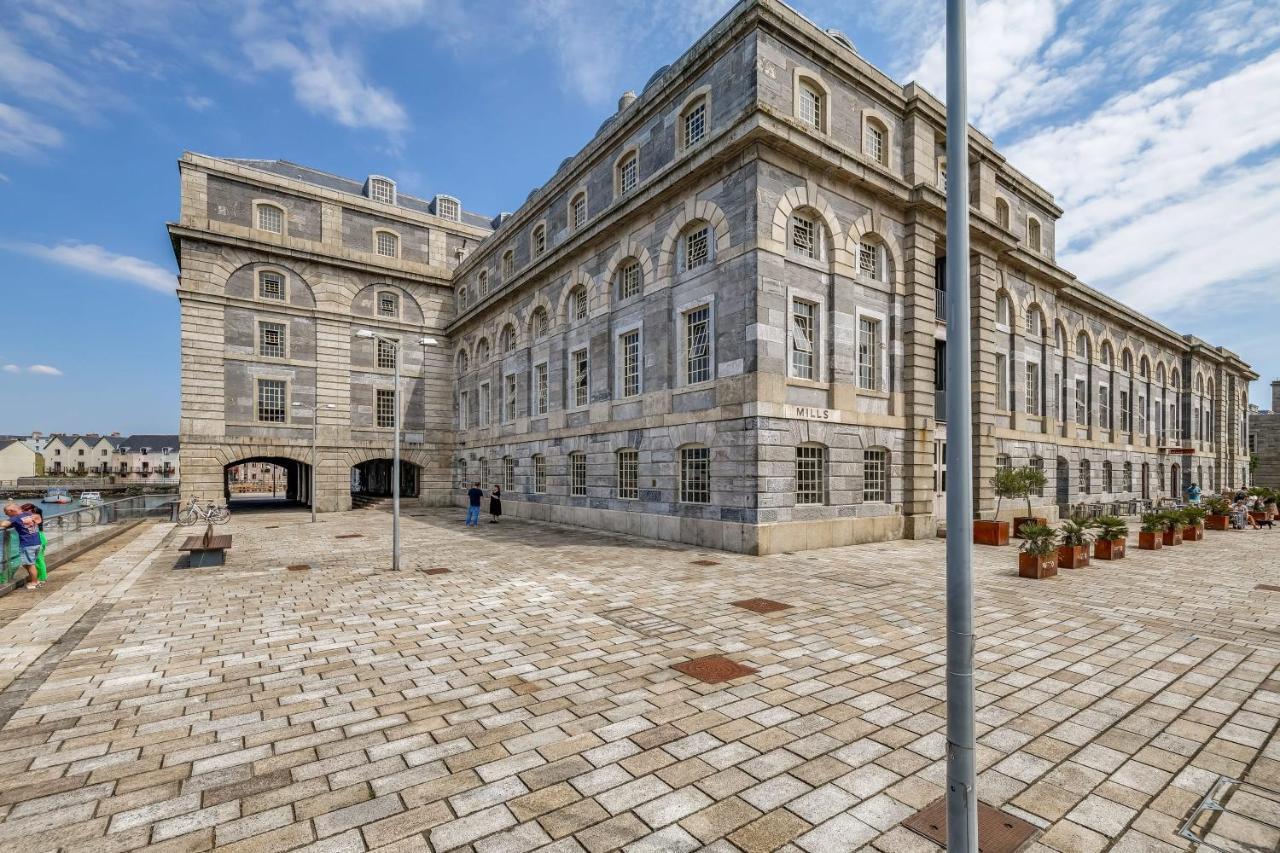 Luxury 2 Bed Apartment In Historic Royal William Yard Plymouth Esterno foto